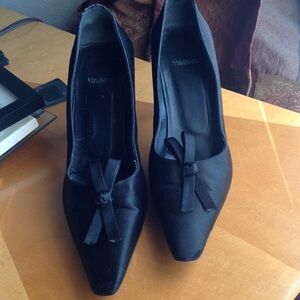 Vera Wang Black Heels with Bow Accent